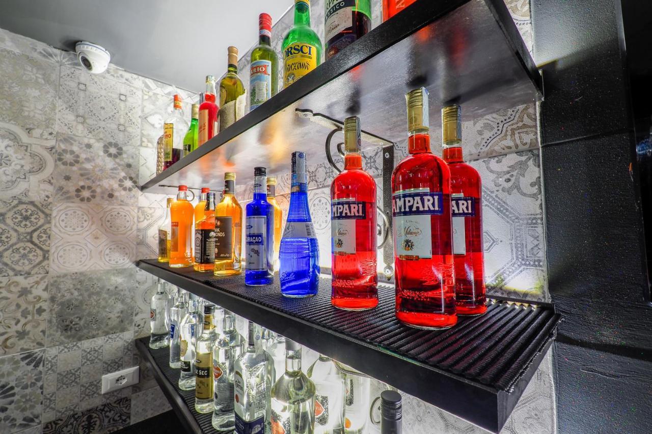 Alessandro Palace & Bar *