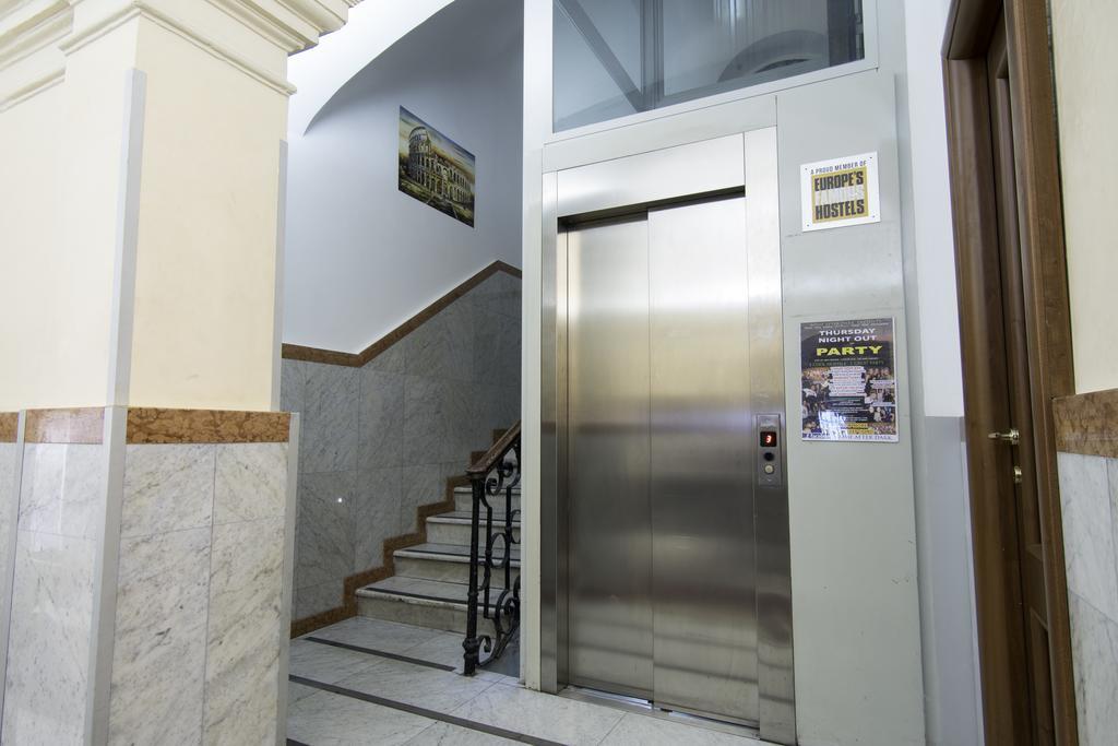 Hostal Alessandro Palace & Bar *