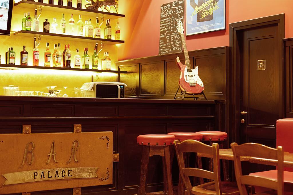 Alessandro Palace & Bar Hostal