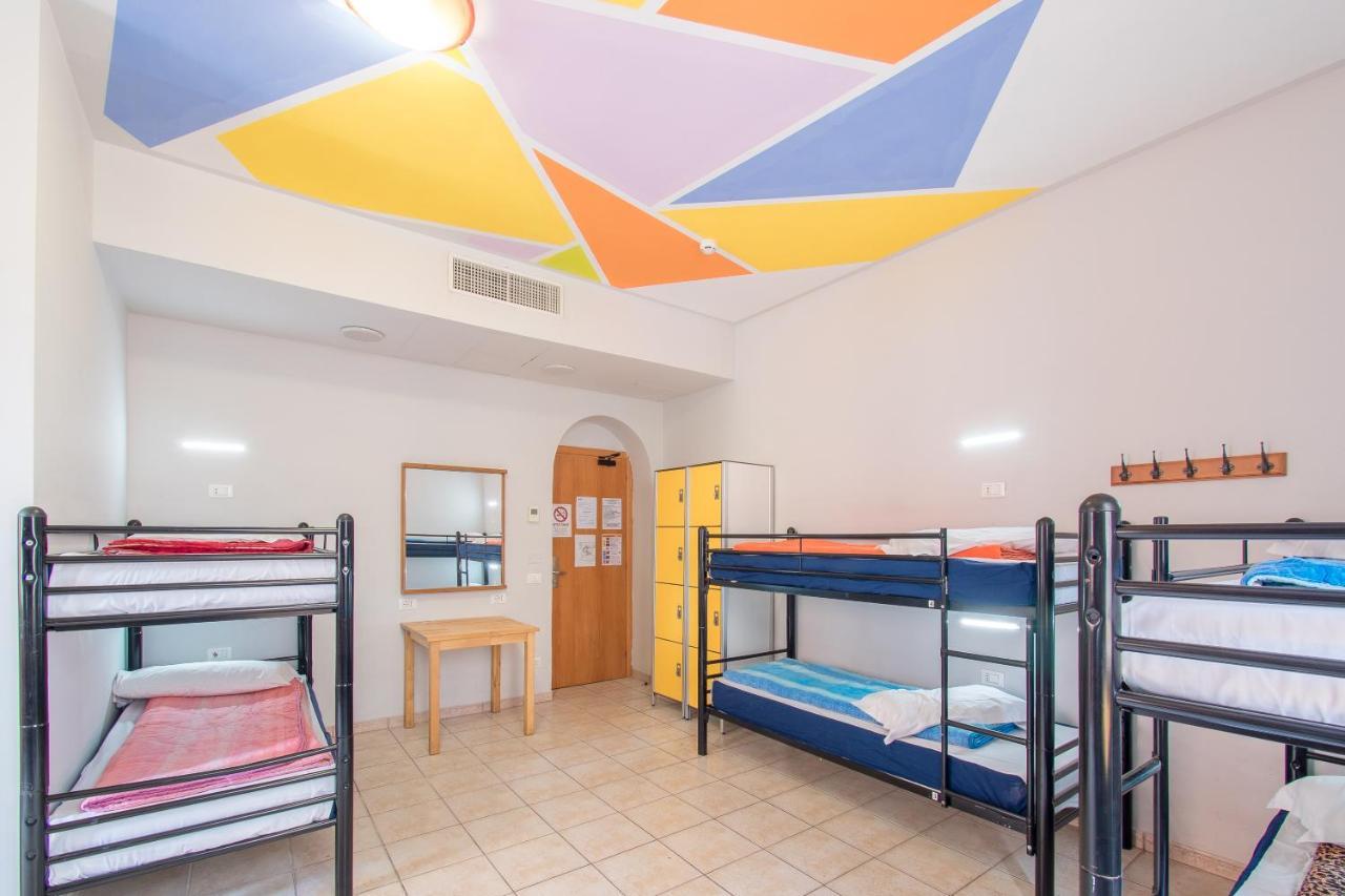 Alessandro Palace & Bar Hostal *