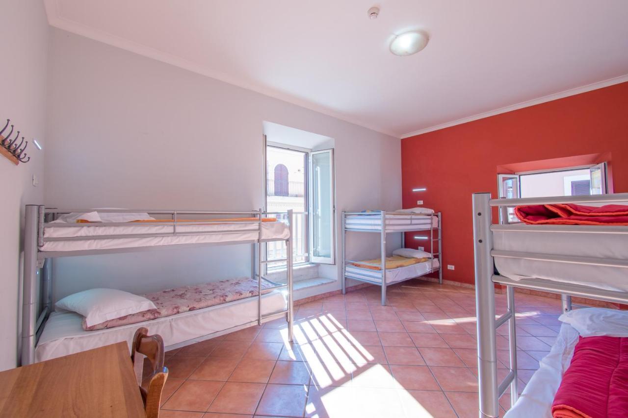 Hostal Alessandro Palace & Bar *