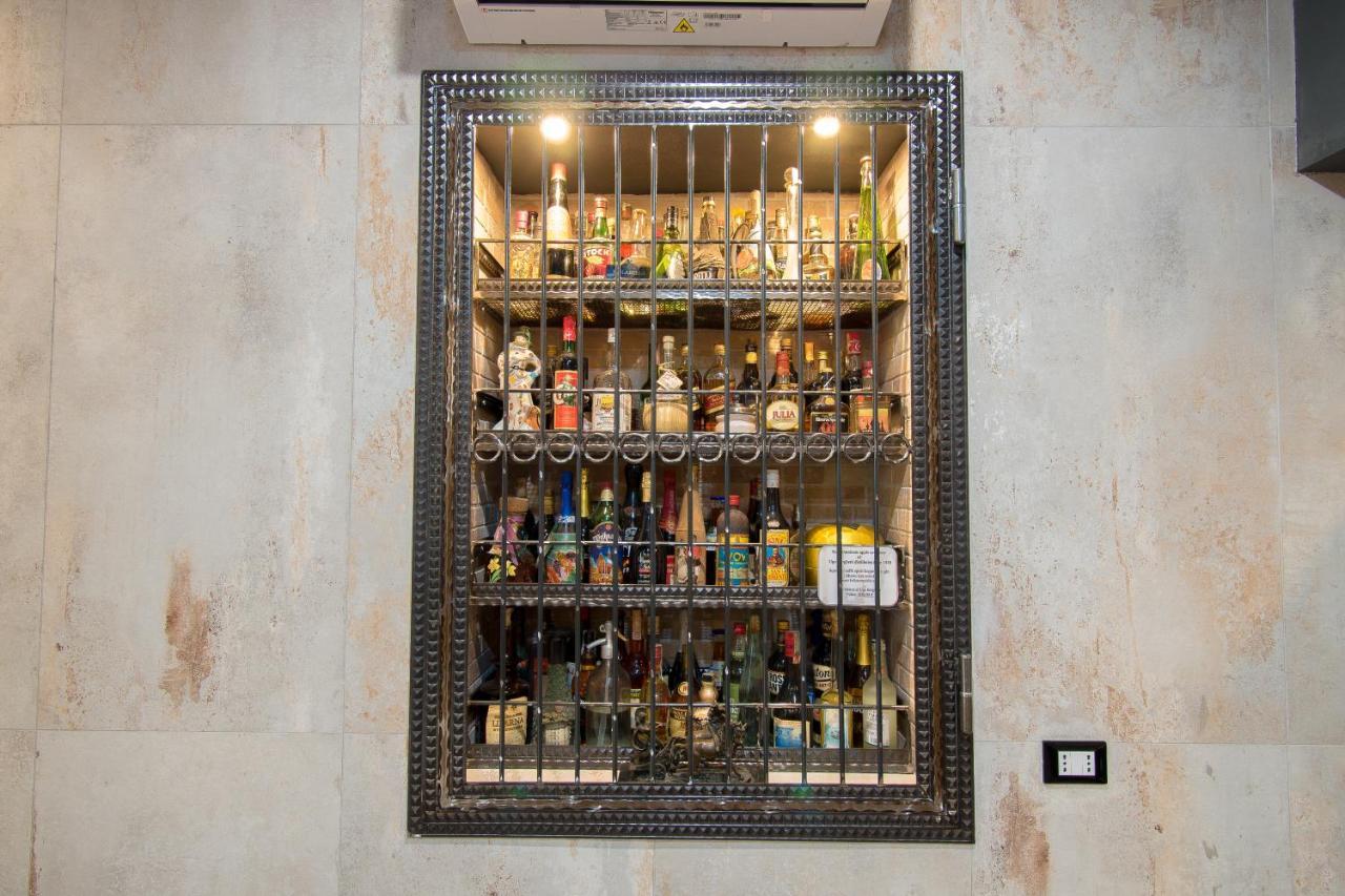 Alessandro Palace & Bar Hostal *